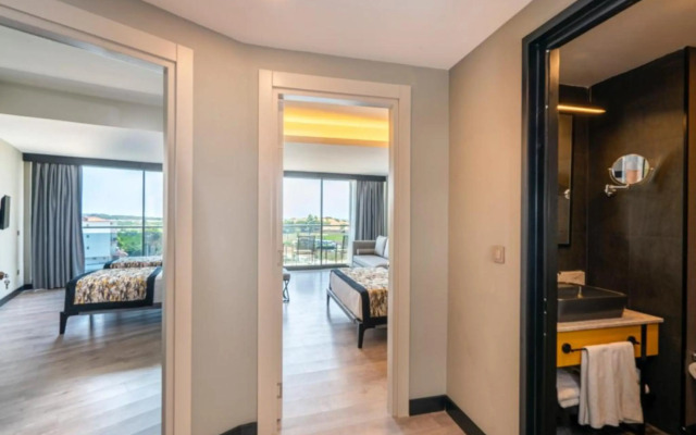 Arnor De Luxe Hotel