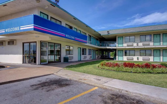 6 Tulsa West Motel