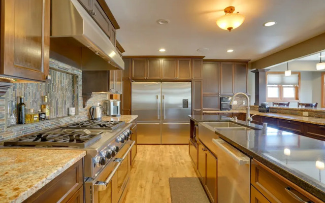 Expansive Retreat on 5 Acres in Shakopee!