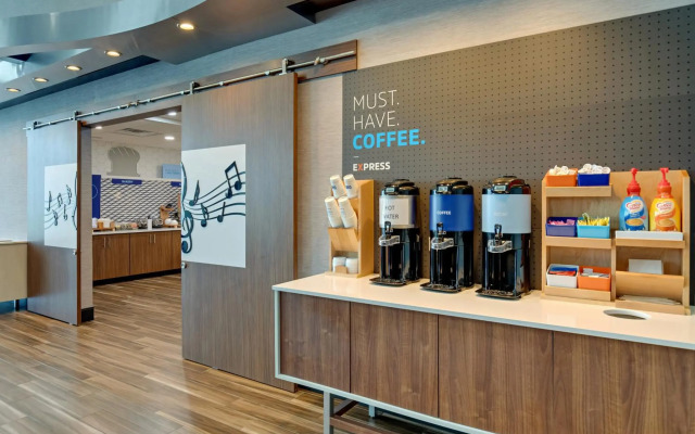 Holiday Inn Express Hotel and Suites Nashville-Opryland by IHG