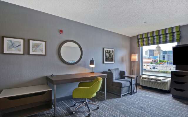 Hampton Inn & Suites Newark-Harrison-Riverwalk