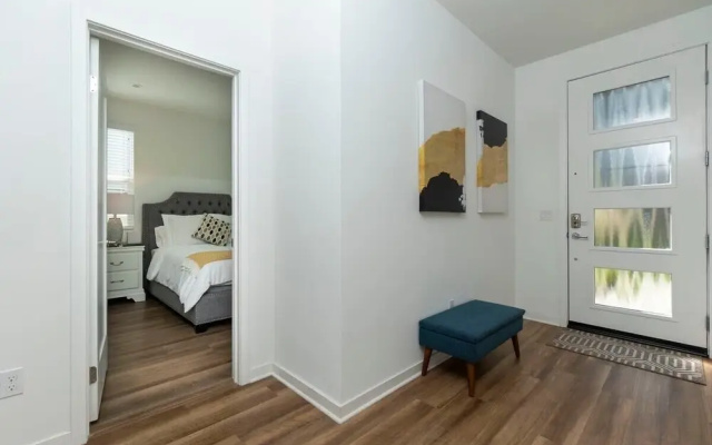 Central Location Master Bedroom w Shared Bathroom