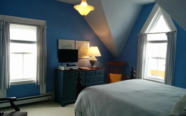 Fairmont House Bed & Breakfast