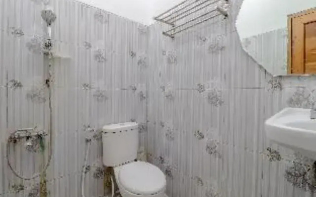 Griya Limasan Hotel by ZUZU