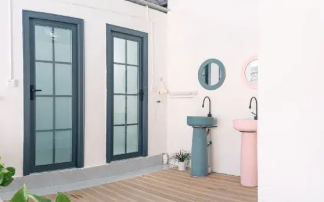 Mangshi Lilian Youth Hostel