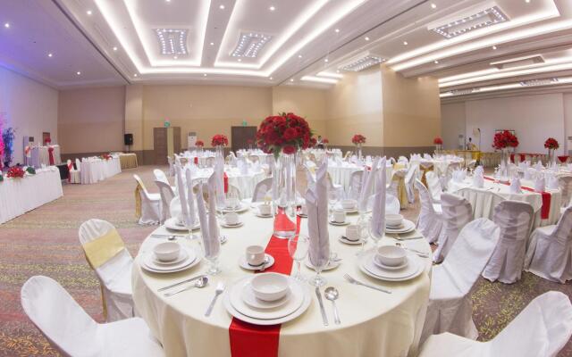 The Golden Peak Hotel & Suites powered by Cocotel