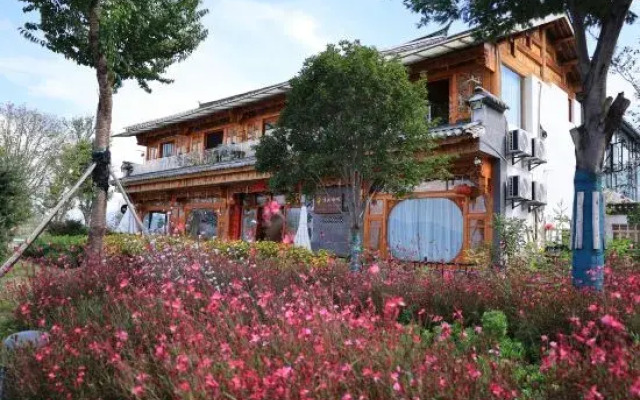 Dali Haishewan  inn (Xizhou Town Store)