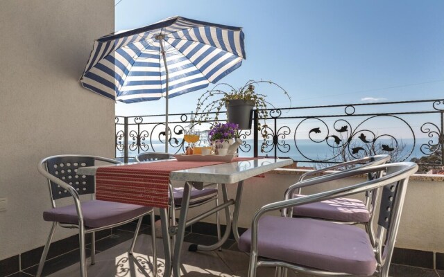 Nice Home in Makarska With Wifi and 1 Bedrooms