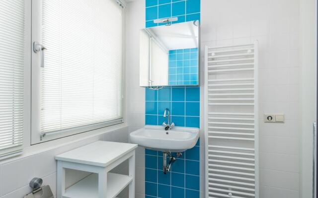 Lovely Holiday Home in Ouddorp Near Lake