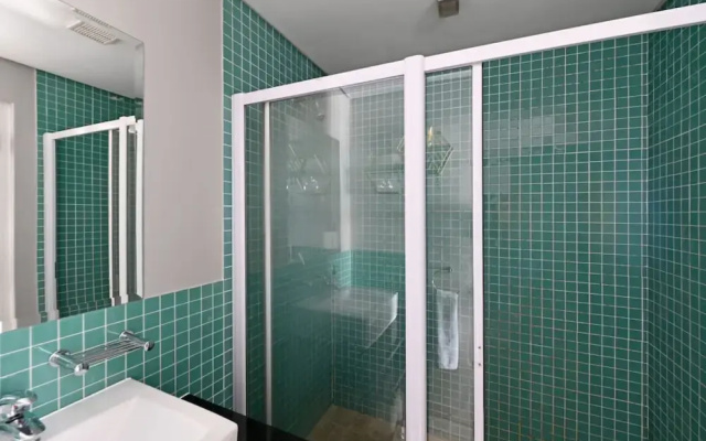 Modern 3-bed Apt Designer Touch Mountain Views