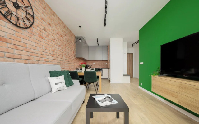 Green Apartment with Parking by Renters