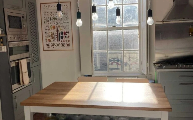 Spacious 3 Bedroom Family Home in North Strand