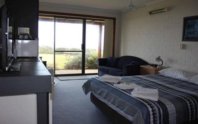 Skenes Creek Lodge Motel and Restaurant