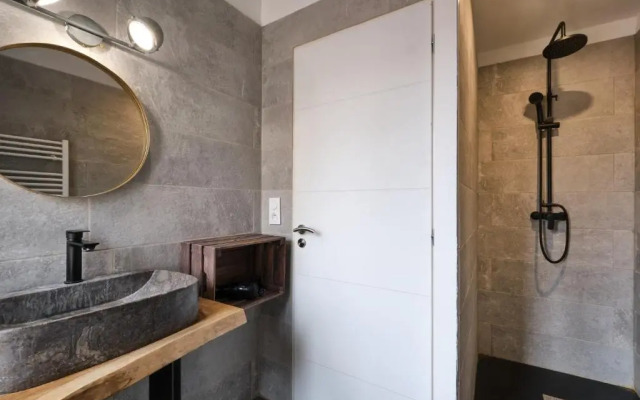 Melina - jacuzzi - maison avec cour climatisée proche cité médiéval