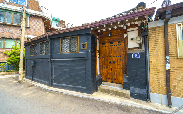 Seochon Simsanjae Hanok Stay