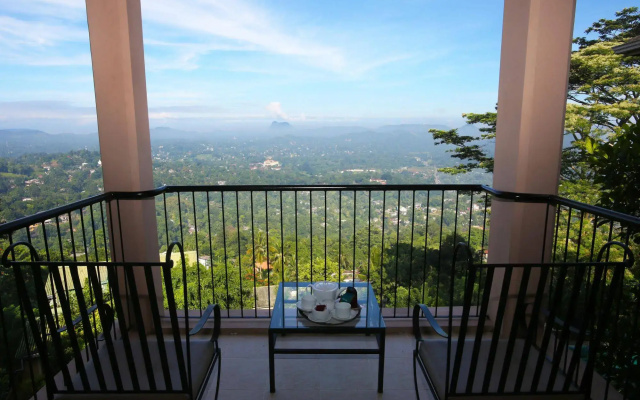 Randholee Resort & Spa