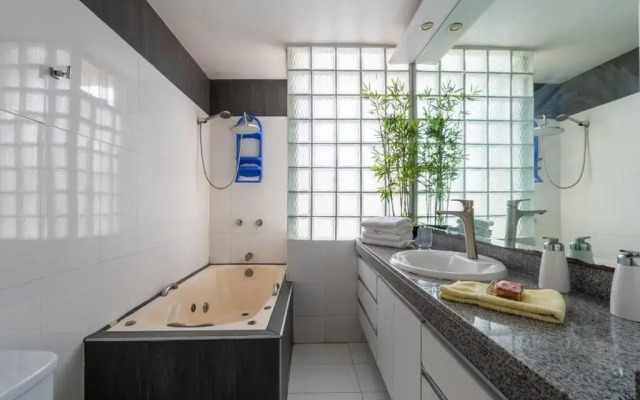 Balconcito Peruano& Ciudad real 302 & 2 bedroom