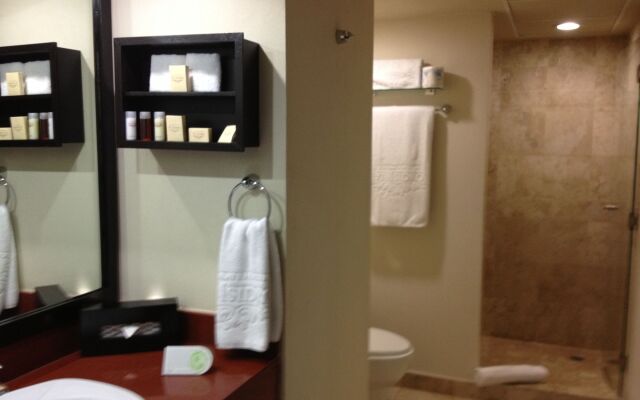 St Isidro Suites Corporate Housing SPA & Wellness Center