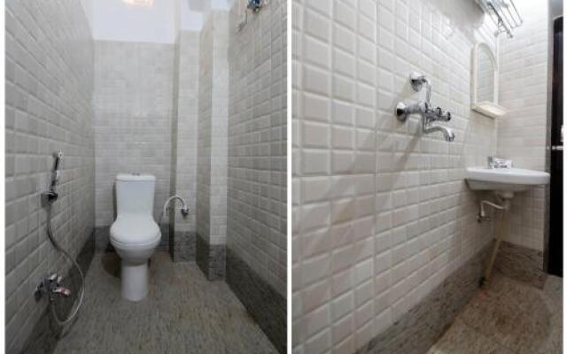 OYO 26590 Chandra Manor