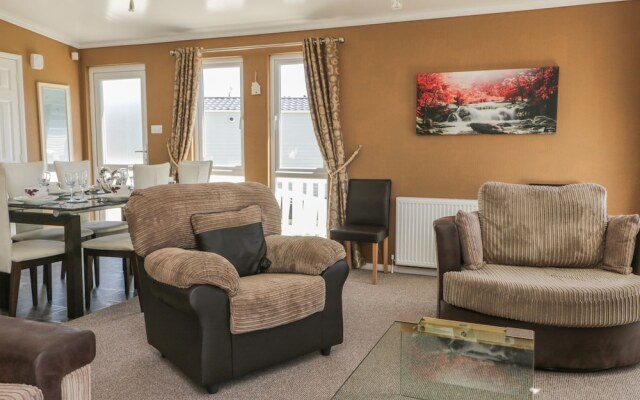 Jonstone Pines Lodge at Cayton Bay Holiday Park