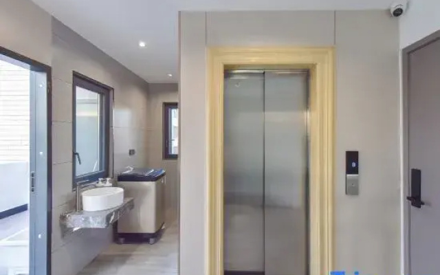 Qiduo Light Luxury Homestay (Beihai High-Speed Railway Station Ocean Window)