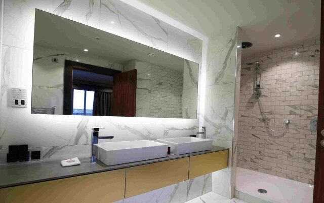 Ten Square Hotel