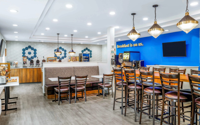 Days Inn & Suites by Wyndham Sherwood Park Edmonton