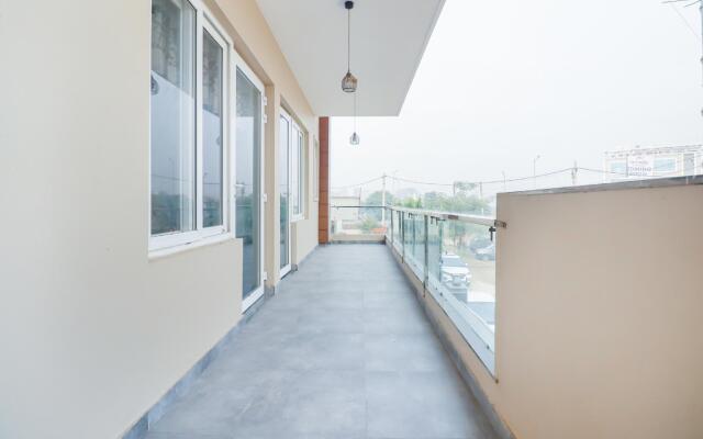 OYO 66943 Blueleaf Residency