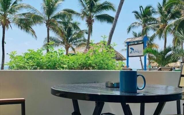 Aqua Vista Beachfront Suites
