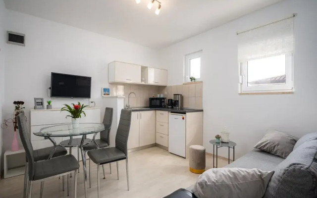 Beautiful Apartment With Parking Space