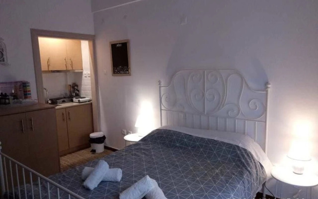 Modern ideally located studio apartment