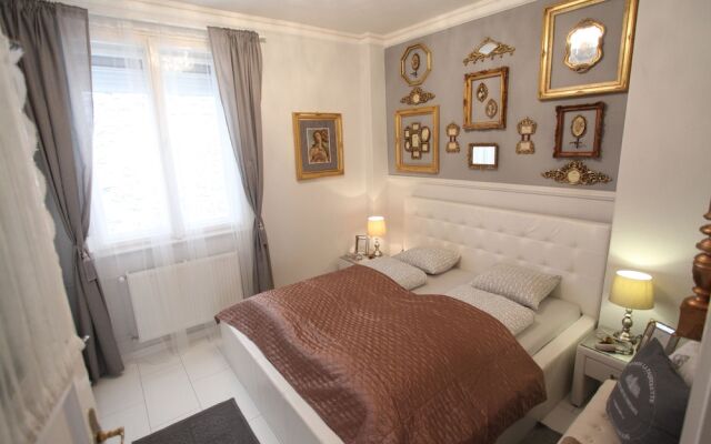 Dfive Apartments - Neo Baroque