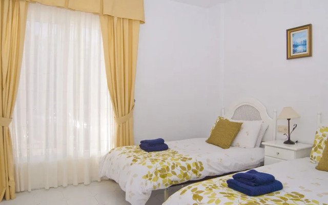 Spacious 2 Bed Apartment in Calahonda