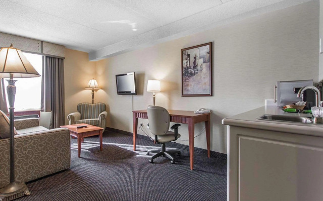 Quality Inn & Suites Bay Front