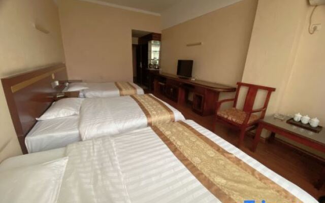 Xishuangbanna Qunyi Business Hotel