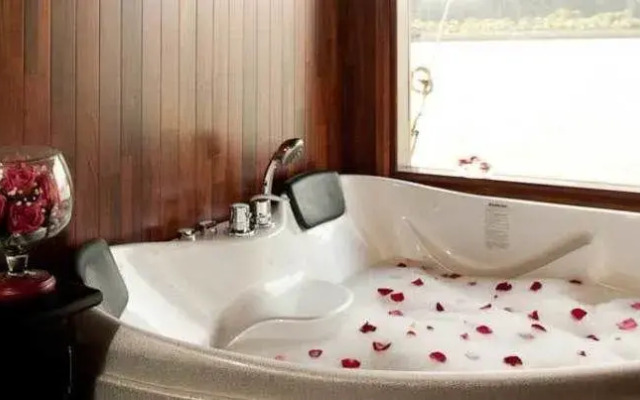 Indochina Sails Ha Long Bay