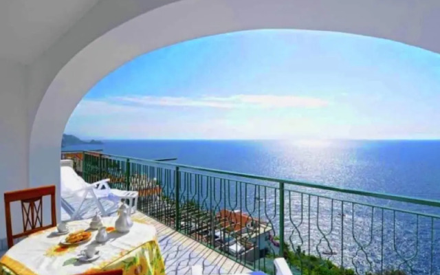 Apartment near Praia with Large Terrace & Spectacular Views