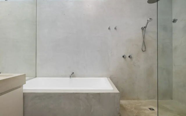 Stylish 2BR House, Walk to Parks & Cafes