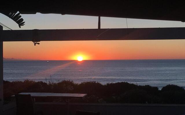 99 Beachyhead Drive, Plett