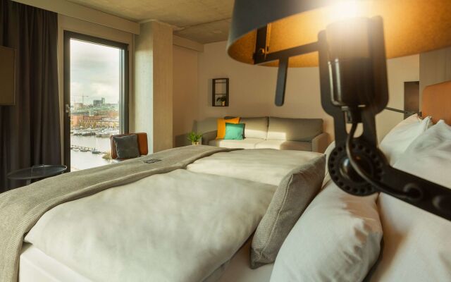 Holiday Inn - the niu, Fender Amsterdam by IHG