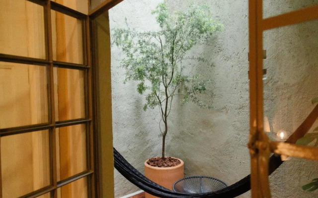 Mr. W Kin Pech - 1 Amazing 2BR, Designer's Choice