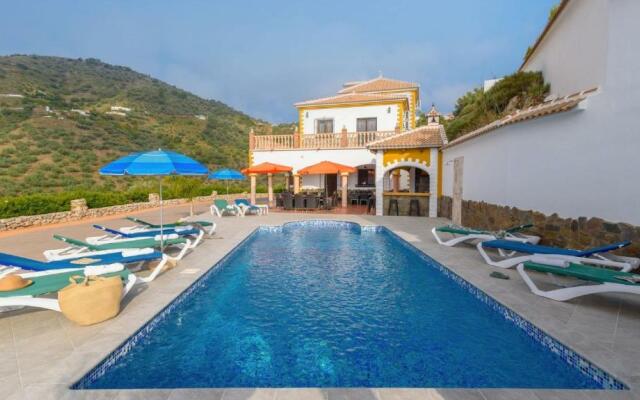 Villa Javier Sayalonga by Ruralidays