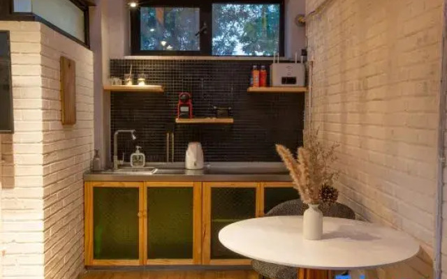 Rareyard Baihujian B&B