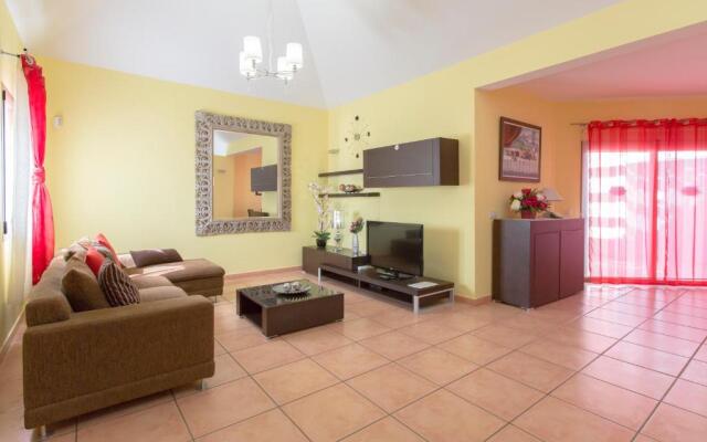 Villa Bella Lucia 1. Piscina Climatizada, WiFi, BBQ.