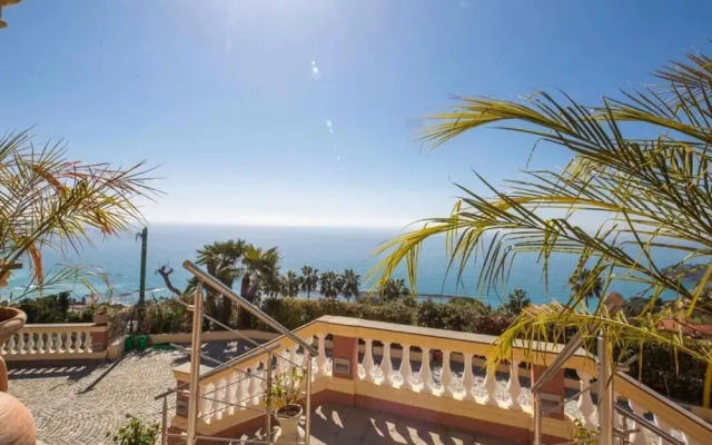 Villa Paradise-sleeps 20-pool-sea Views-pets