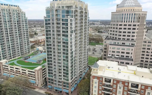 FRONTDESK Skyhouse Apts Uptown Charlotte