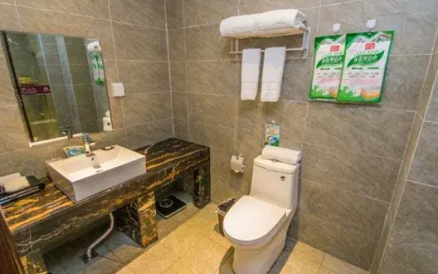 Suining Fanglin Jincheng Hotel