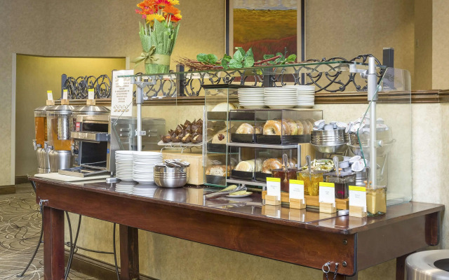 enVision Hotel & Conference Center Mansfield-Foxboro