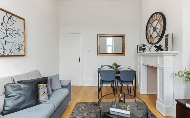 Tranquil City Apartment in London