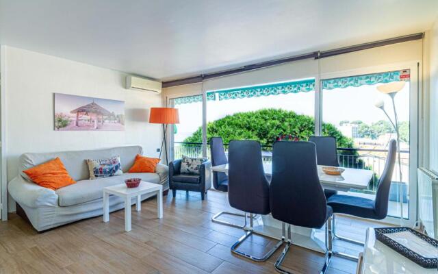 Sea And Pool Apartment 2